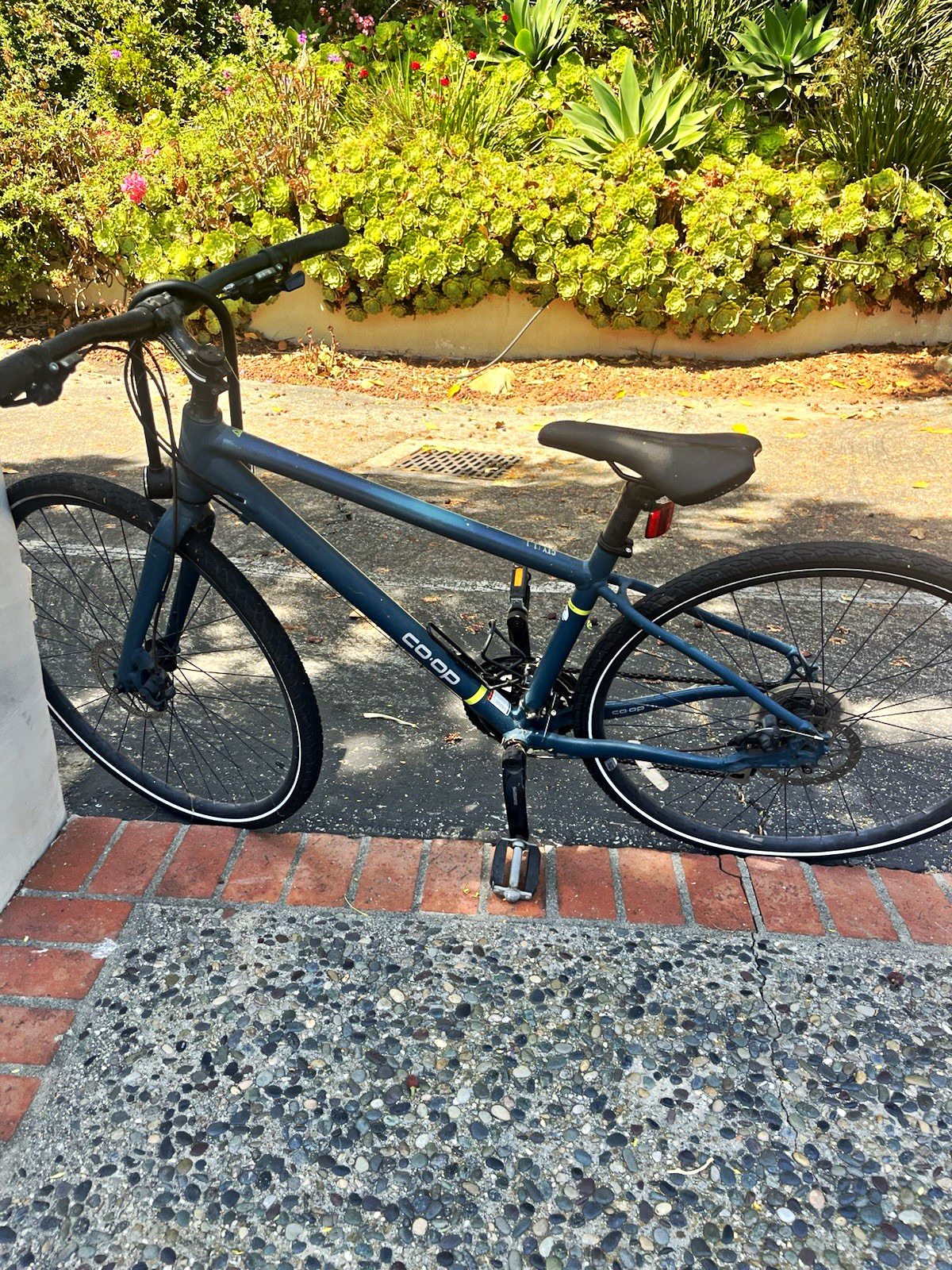 Co-op CTY Hybrid Bike Blue M 700C Flat Bar Mechanical Disc No Suspension Cage