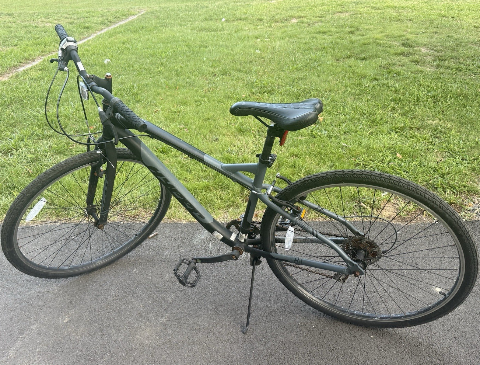 Giant Urban Hybrid Bike 700C 8-Speed Flat Bar V-Brake Gray/Black
